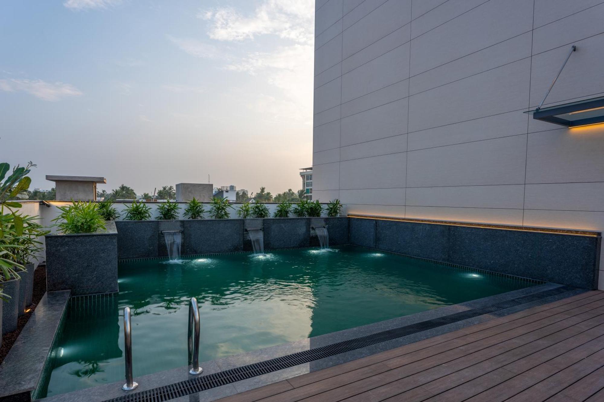Park Inn & Suites By Radisson Thrissur East Fort 외부 사진