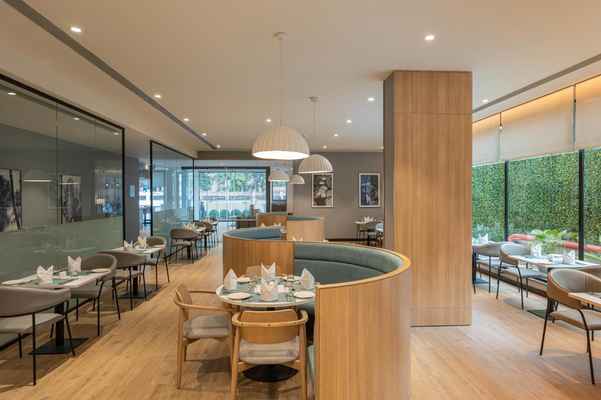 Park Inn & Suites By Radisson Thrissur East Fort 외부 사진