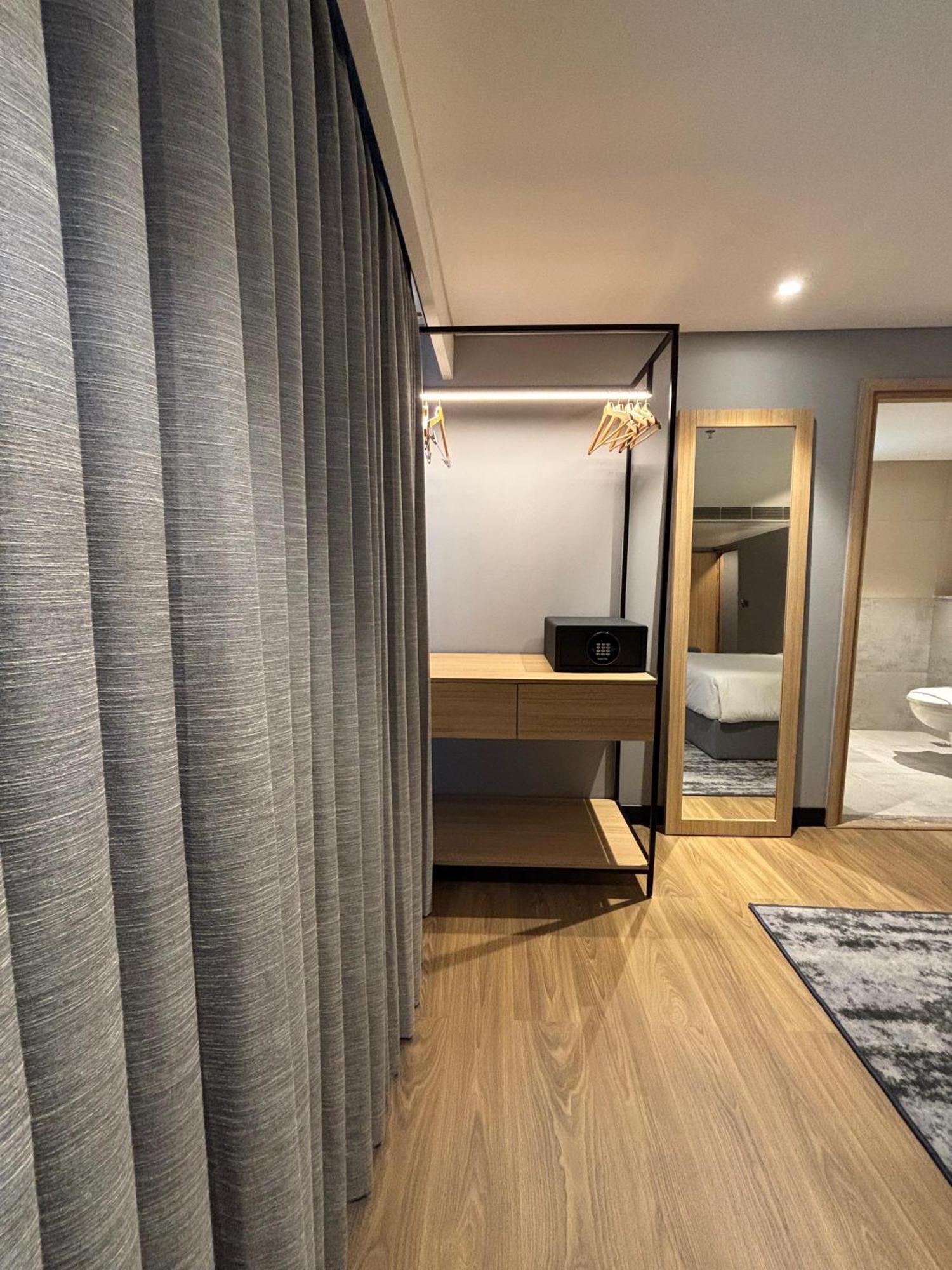 Park Inn & Suites By Radisson Thrissur East Fort 외부 사진