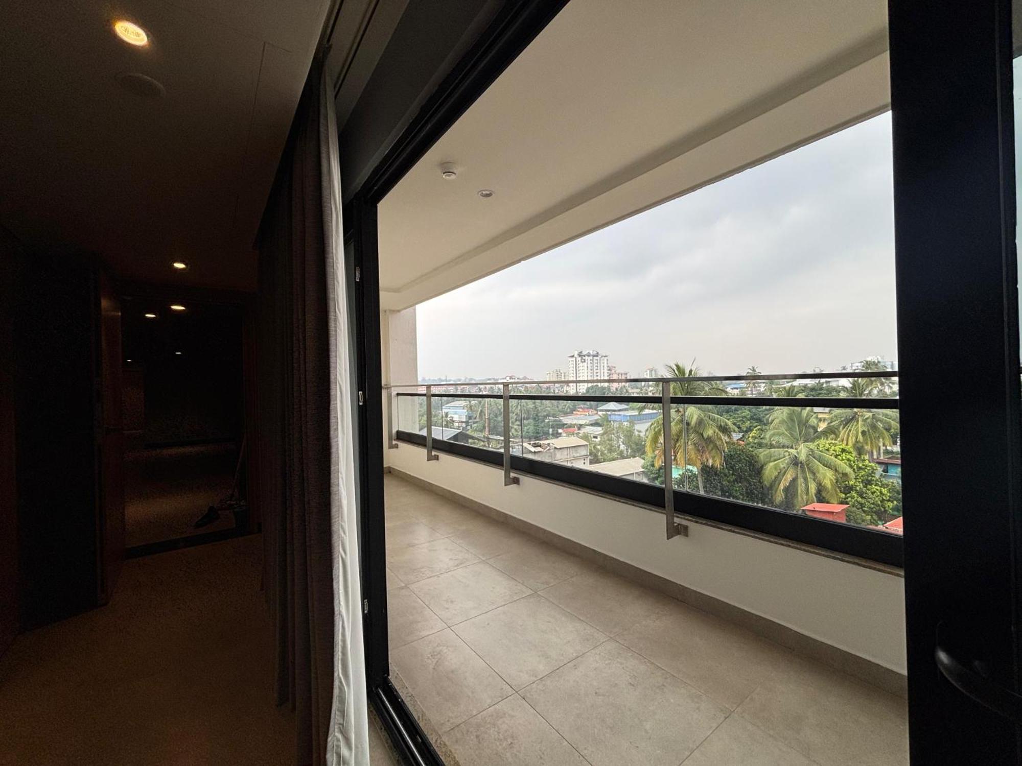 Park Inn & Suites By Radisson Thrissur East Fort 외부 사진