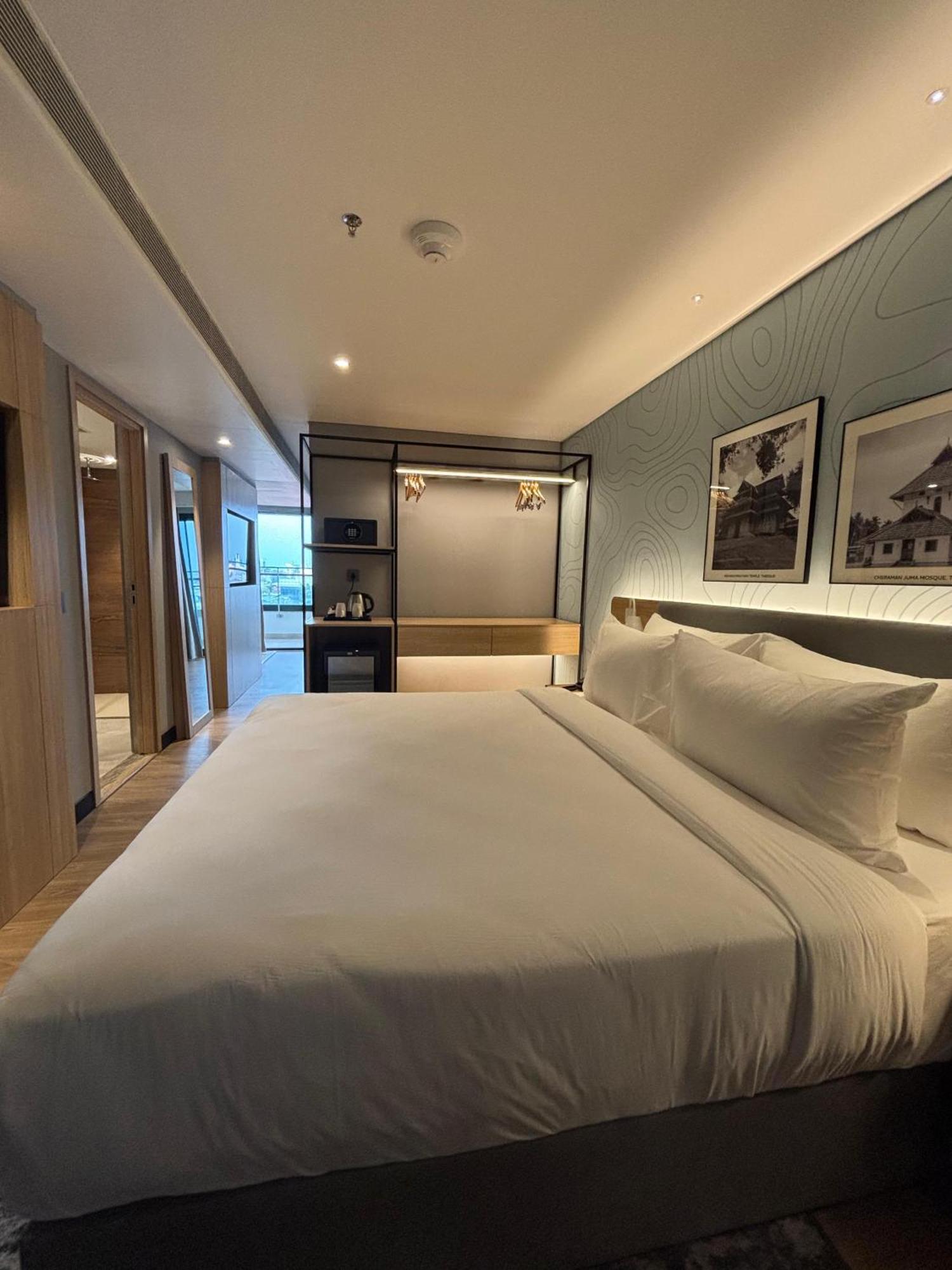 Park Inn & Suites By Radisson Thrissur East Fort 외부 사진