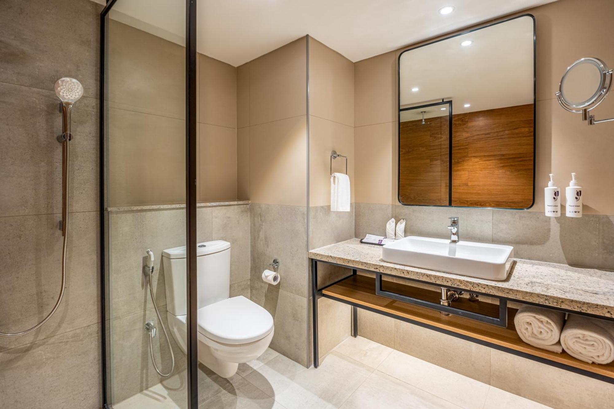 Park Inn & Suites By Radisson Thrissur East Fort 외부 사진