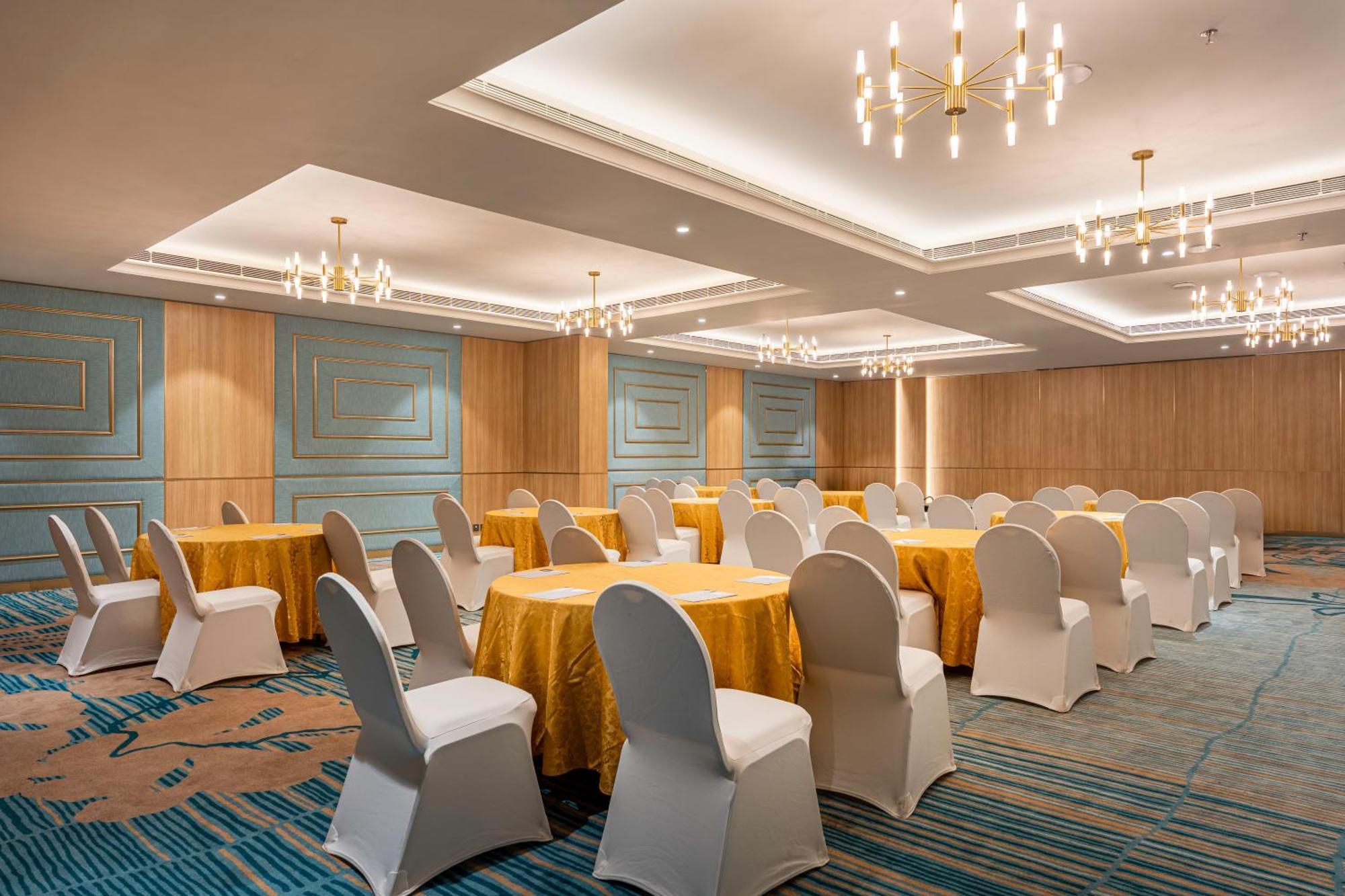 Park Inn & Suites By Radisson Thrissur East Fort 외부 사진