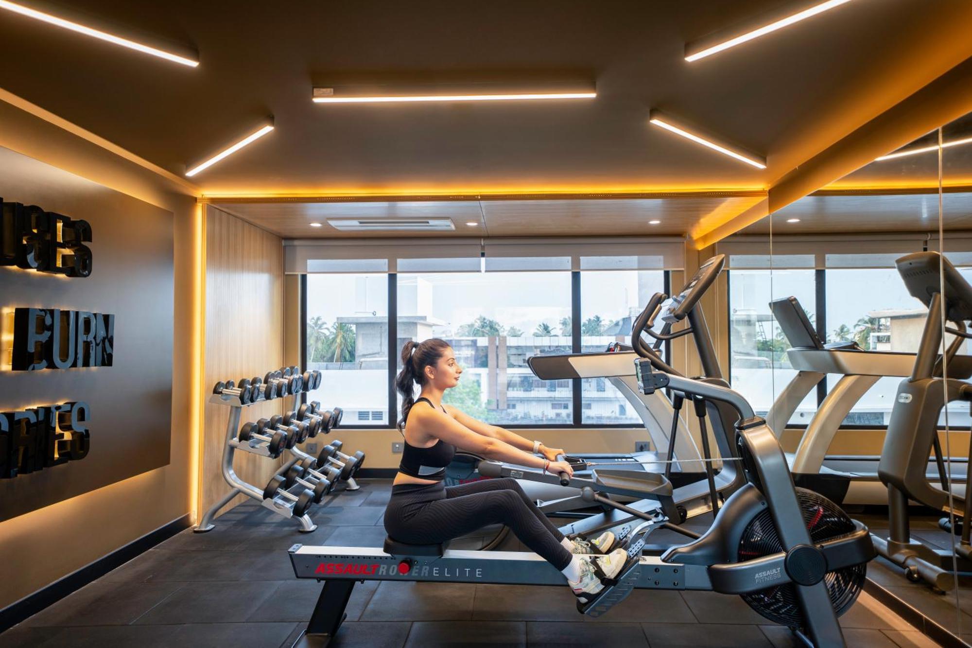 Park Inn & Suites By Radisson Thrissur East Fort 외부 사진